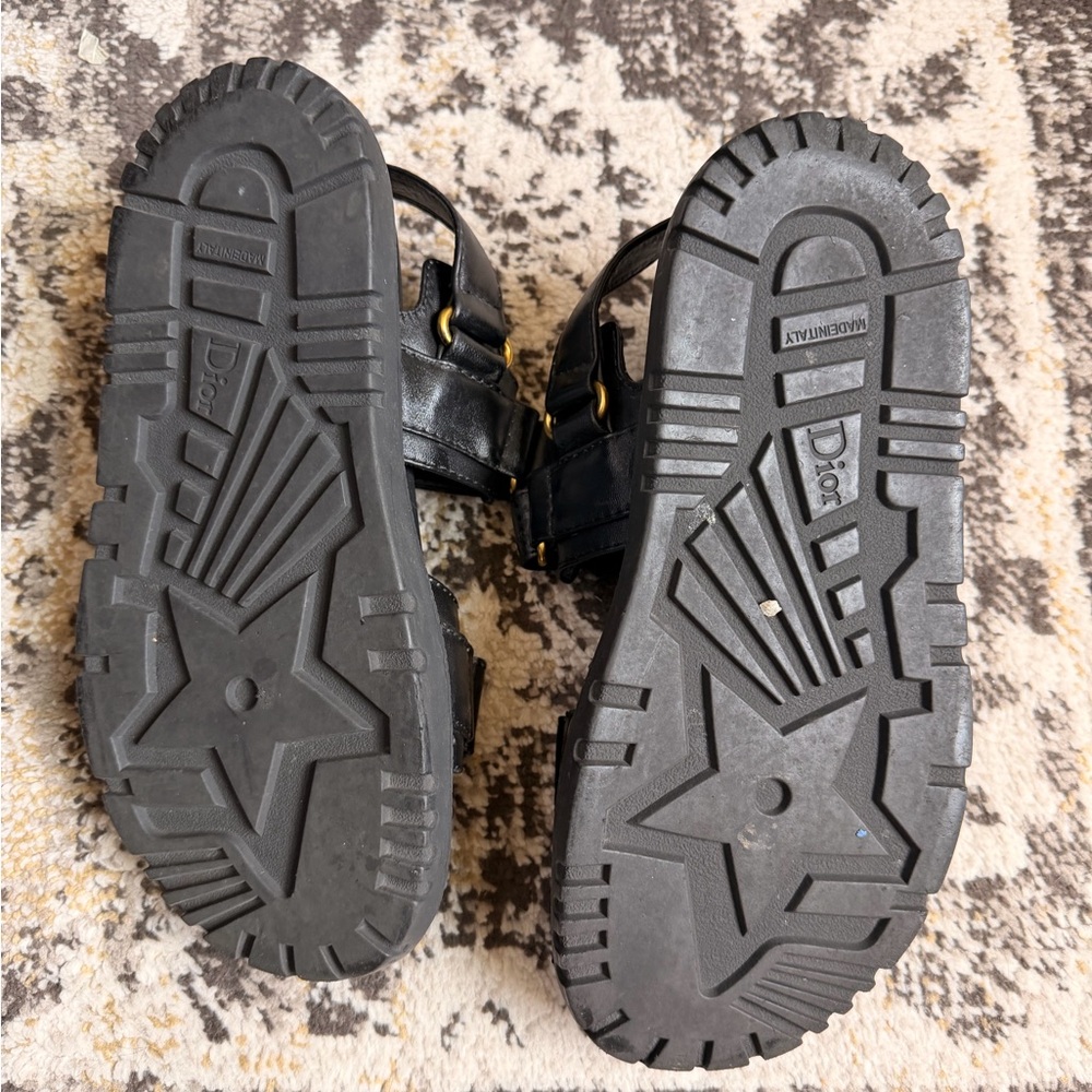 Dior women’s Sandals in Black with Gold Details - Picture 4 of 4